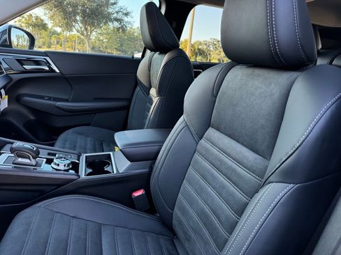New 2025 Mitsubishi Outlander SE AWD/4WD image 30