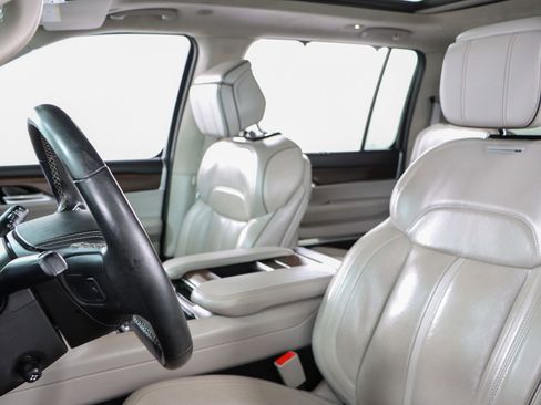 Used 2022 Jeep Grand Wagoneer Series II w/ Convenience Group III image 27