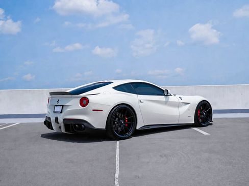 Used 2015 Ferrari F12 Berlinetta RWD image 9