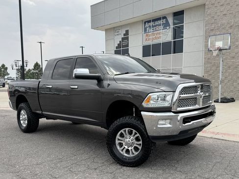 Used 2017 RAM 2500 Laramie w/ Convenience Group AWD/4WD image 2