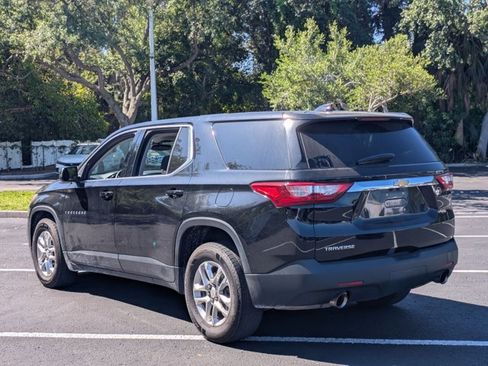 Used 2021 Chevrolet Traverse LS FWD image 4