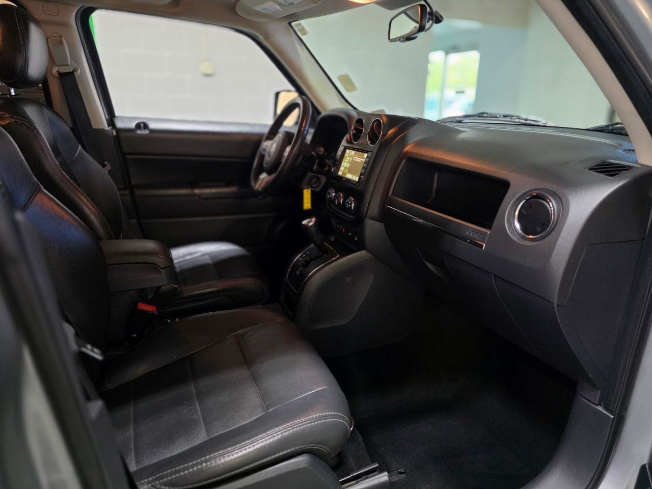 Used 2015 Jeep Patriot High Altitude AWD/4WD image 24