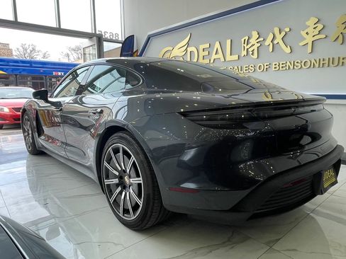 Used 2021 Porsche Taycan image 4