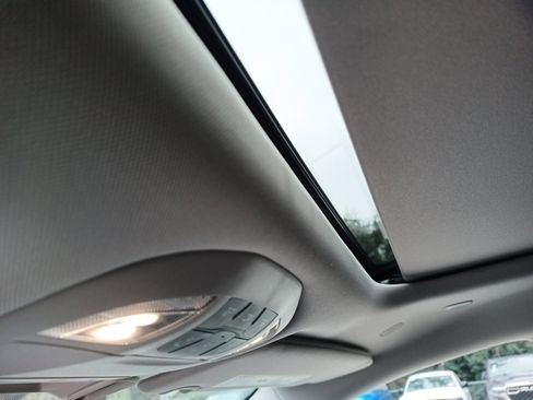 Certified 2024 Chrysler Pacifica Limited image 16