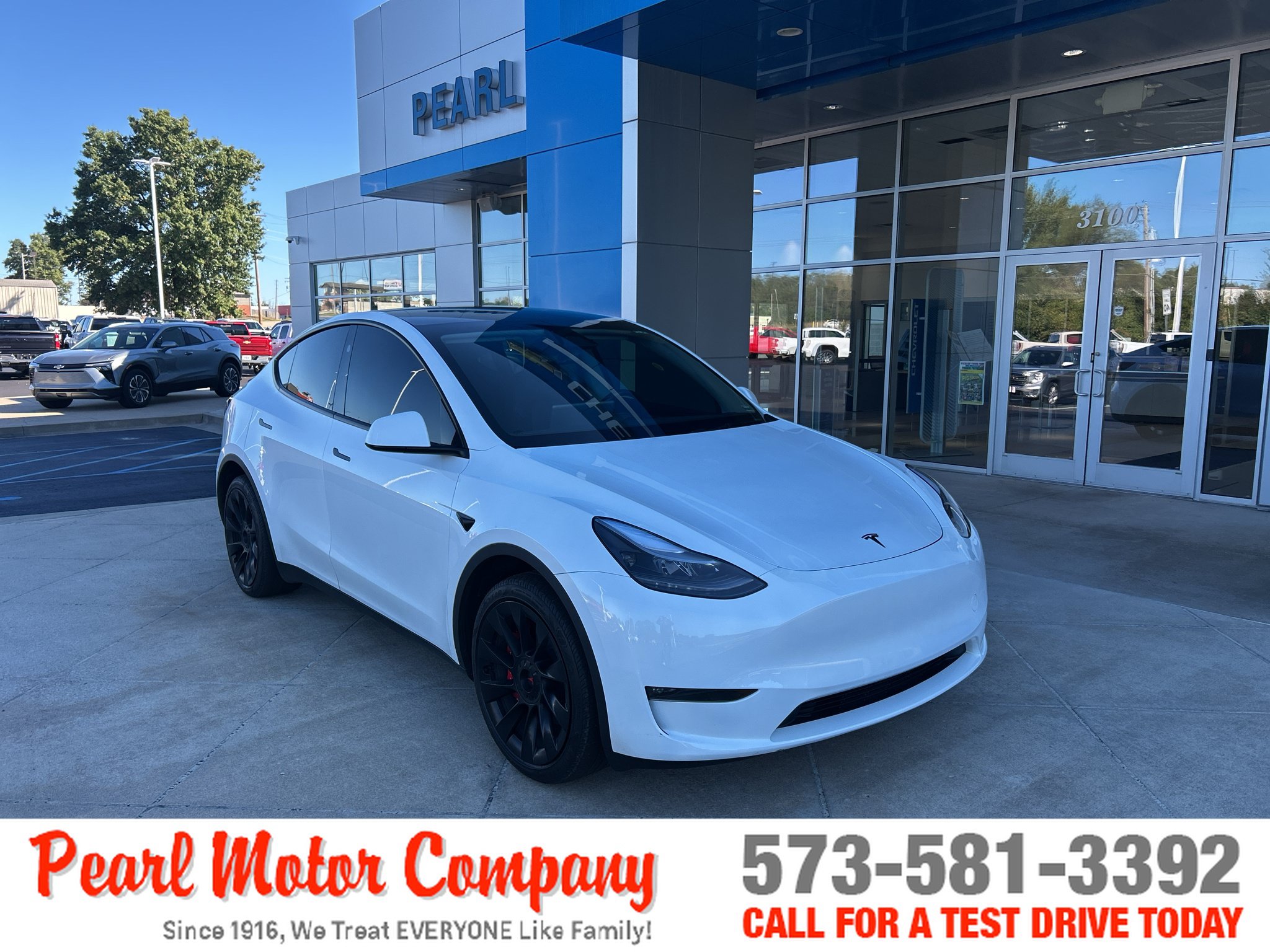 Used 2024 Tesla Model Y Long Range AWD/4WD image 1
