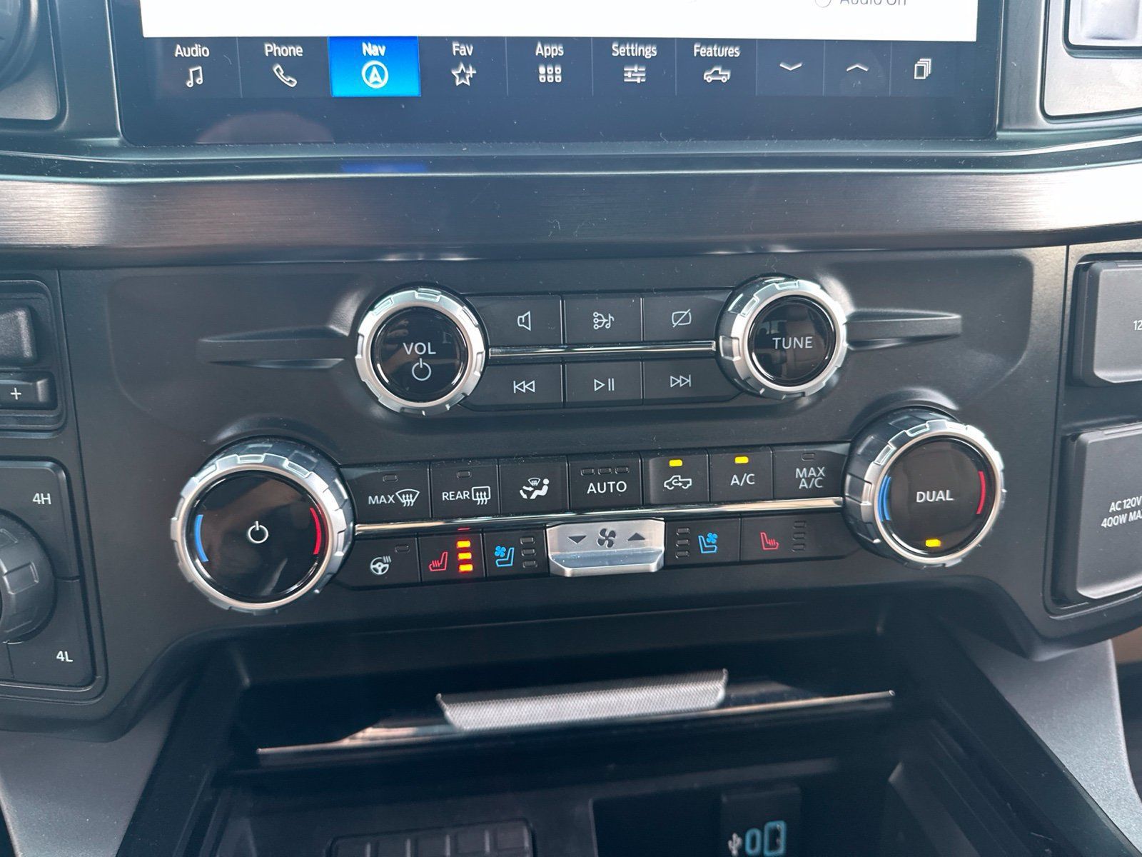 Used 2023 Ford F350 Lariat w/ Tow Technology Package AWD/4WD image 7