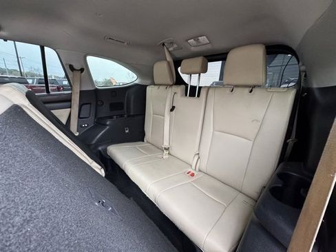 Used 2021 Toyota Highlander XLE image 11