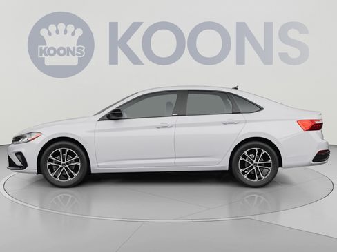 Used 2025 Volkswagen Jetta Sport FWD image 2