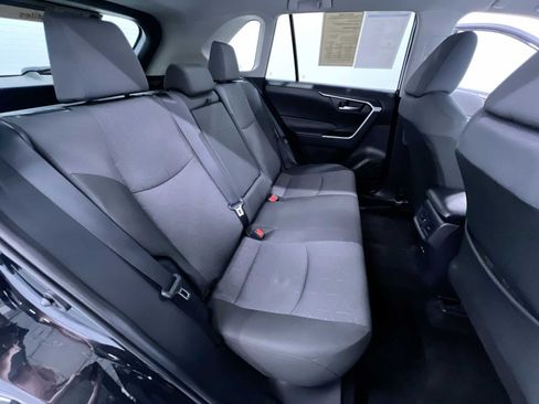 Used 2025 Toyota RAV4 XLE FWD image 36