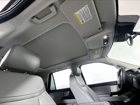 Used 2025 Ford Expedition Active AWD/4WD image 22