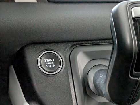 Used 2021 Land Rover Defender 110 image 29