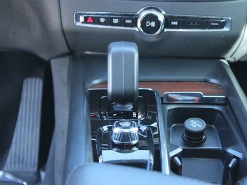 Used 2025 Volvo V60 B5 Cross Country Plus AWD/4WD image 18