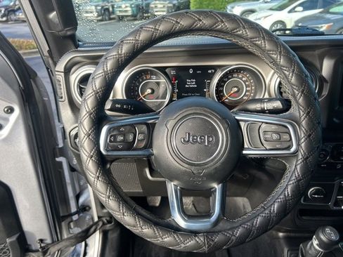 Used 2018 Jeep Wrangler Unlimited Sahara image 17