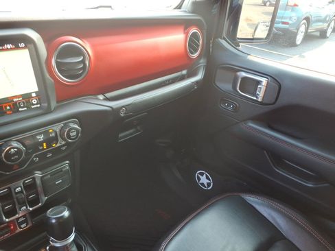 Used 2021 Jeep Gladiator Rubicon w/ Dual Top Group AWD/4WD image 25
