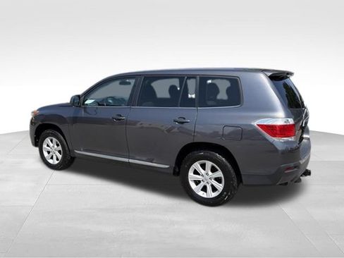 Used 2013 Toyota Highlander FWD w/ Cold Weather Pkg image 34
