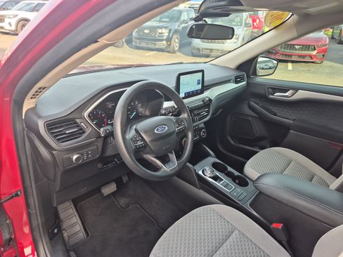 Used 2020 Ford Escape SE image 13