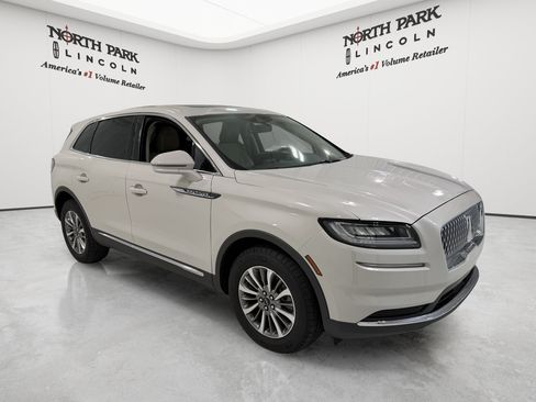 Used 2023 Lincoln Nautilus Reserve w/ Class II Trailer Tow Package FWD image 7