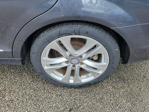 Used 2013 Mercedes-Benz C 250 Sedan image 35