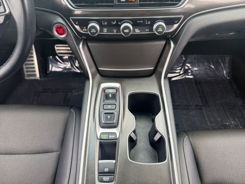 Used 2022 Honda Accord Sport image 11
