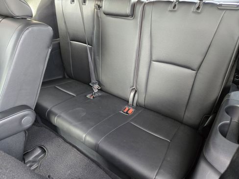 Used 2020 Toyota Highlander XLE image 11