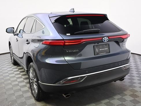 Used 2022 Toyota Venza XLE AWD/4WD image 4