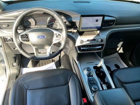 Used 2023 Ford Explorer XLT w/ Equipment Group 202A image 10