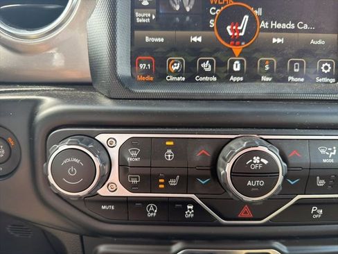 Used 2021 Jeep Wrangler Unlimited Sahara w/ Uconnect 4C Nav & Sound Group AWD/4WD image 29