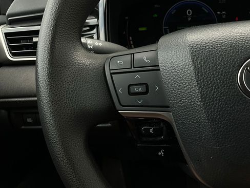 Used 2025 Toyota Camry LE image 32