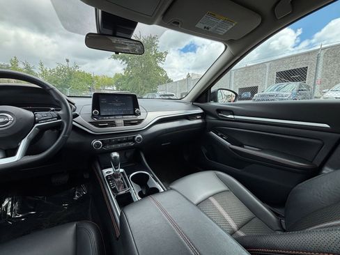 Used 2025 Nissan Altima 2.5 SR FWD image 35