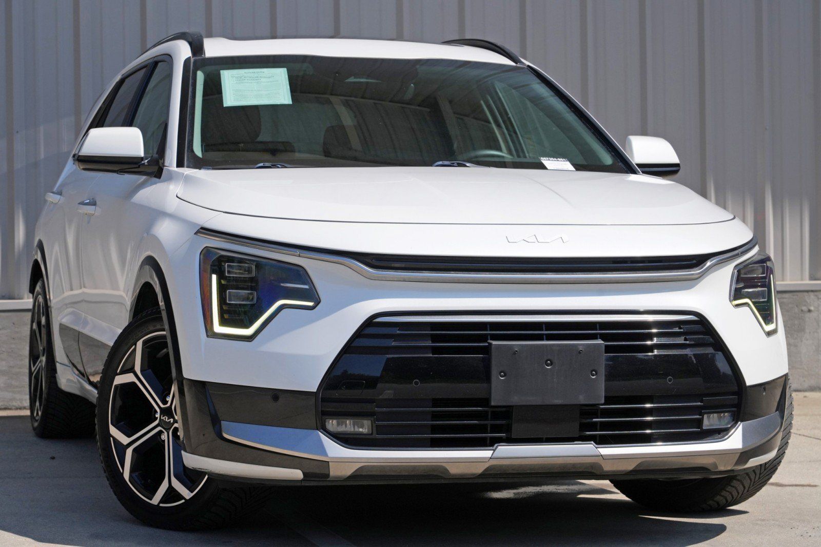 Used 2023 Kia Niro SX Touring FWD image 2