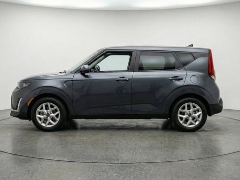 Used 2025 Kia Soul LX w/ LX Technology Package FWD image 5