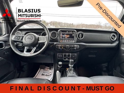 Used 2023 Jeep Wrangler Unlimited Sahara w/ Cold Weather Group AWD/4WD image 26