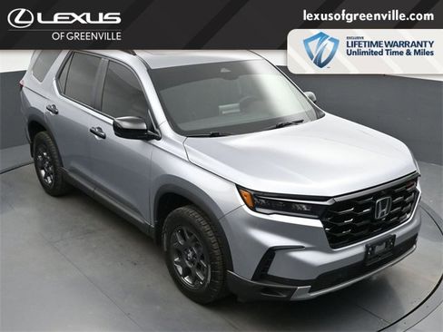 Used 2025 Honda Pilot TrailSport image 18