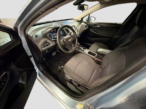 Used 2017 Chevrolet Cruze LT image 17