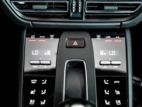 Certified 2024 Porsche Macan w/ Premium Plus Package AWD/4WD image 21