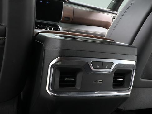 Used 2024 GMC Sierra 3500 Denali Ultimate AWD/4WD image 21