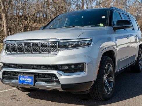 Used 2023 Jeep Grand Wagoneer 4WD w/ Flexible Seating Group image 2