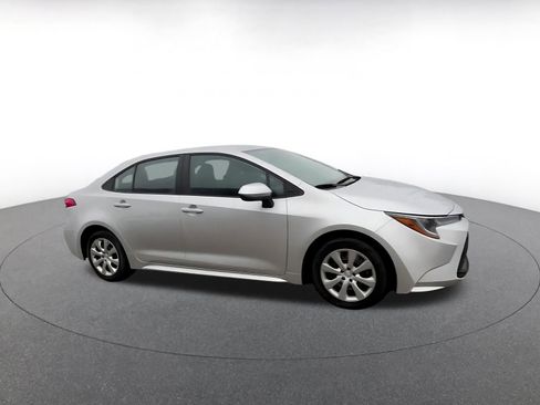 Used 2025 Toyota Corolla LE image 2