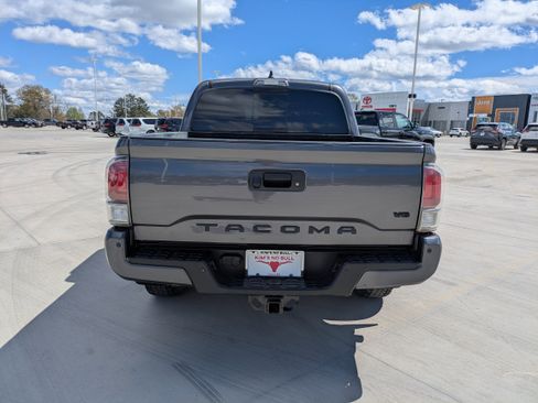 Used 2021 Toyota Tacoma TRD Off-Road w/ Technology Package image 6