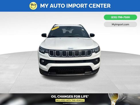 Used 2024 Jeep Compass Latitude AWD/4WD image 2