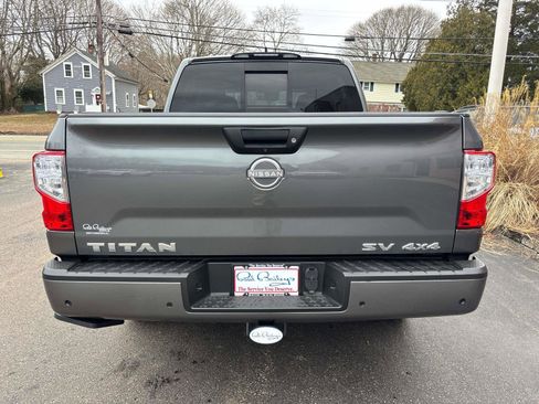 Used 2023 Nissan Titan SV w/ SV Convenience Package image 5