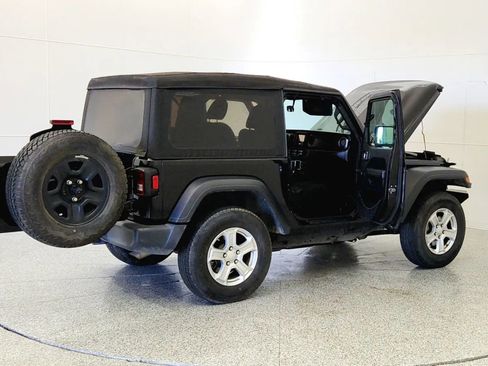 Used 2018 Jeep Wrangler Sport image 12