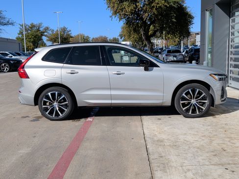 Used 2025 Volvo XC60 B5 Plus image 10