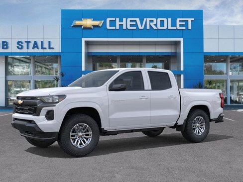 Used 2026 Chevrolet Colorado LT RWD image 2