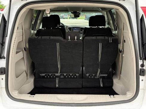 Used 2024 Chrysler Voyager LX FWD image 6