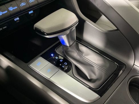 Certified 2022 Hyundai Elantra SEL image 24