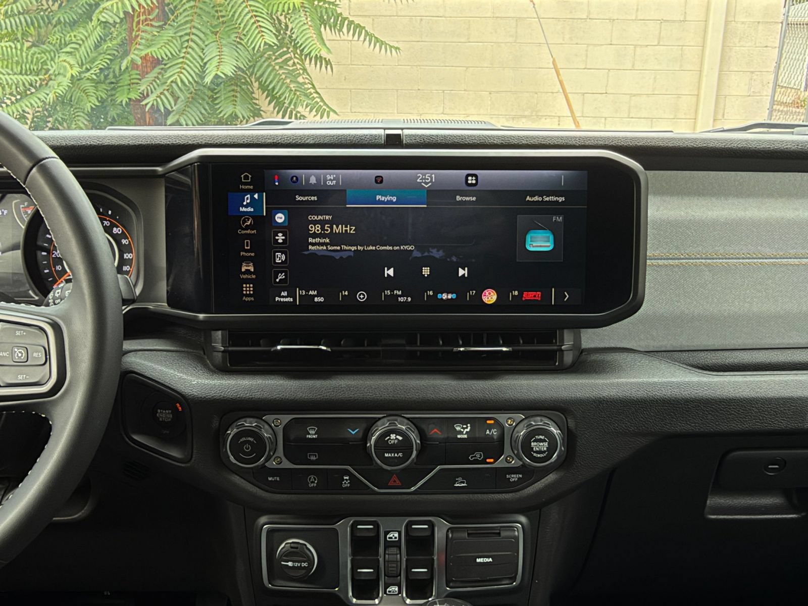 Used 2025 Jeep Wrangler Unlimited Sport AWD/4WD image 16