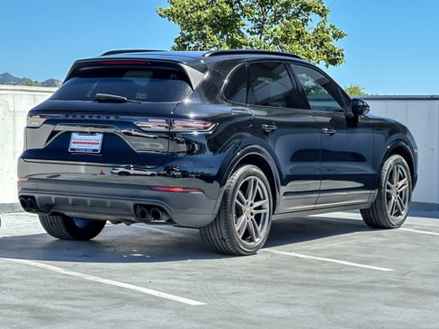 Certified 2022 Porsche Cayenne image 8