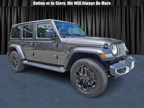 Certified 2025 Jeep Wrangler Unlimited Sahara AWD/4WD image 1