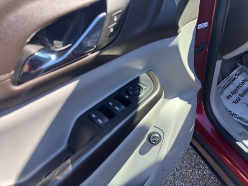 Used 2023 GMC Acadia SLT image 20